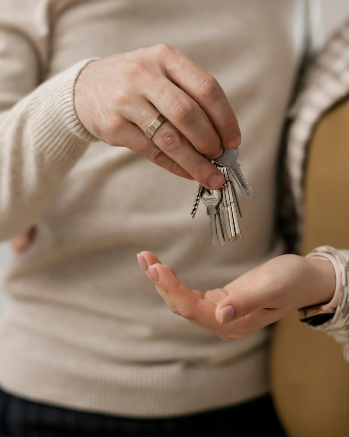Des acquéreurs reçoivent les clés de leur logement neuf